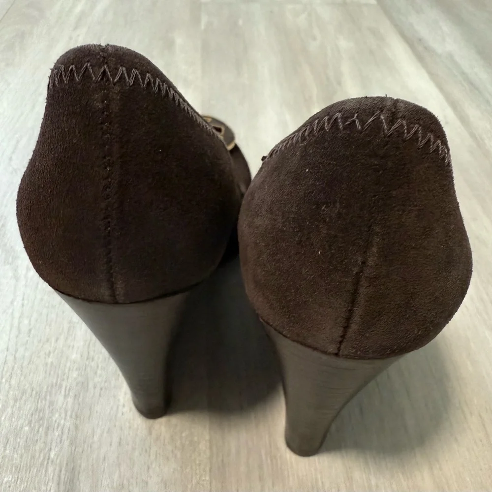Tory Burch Sophie Brown Suede Wedge Pumps Round Logo  Shoe Size US 5